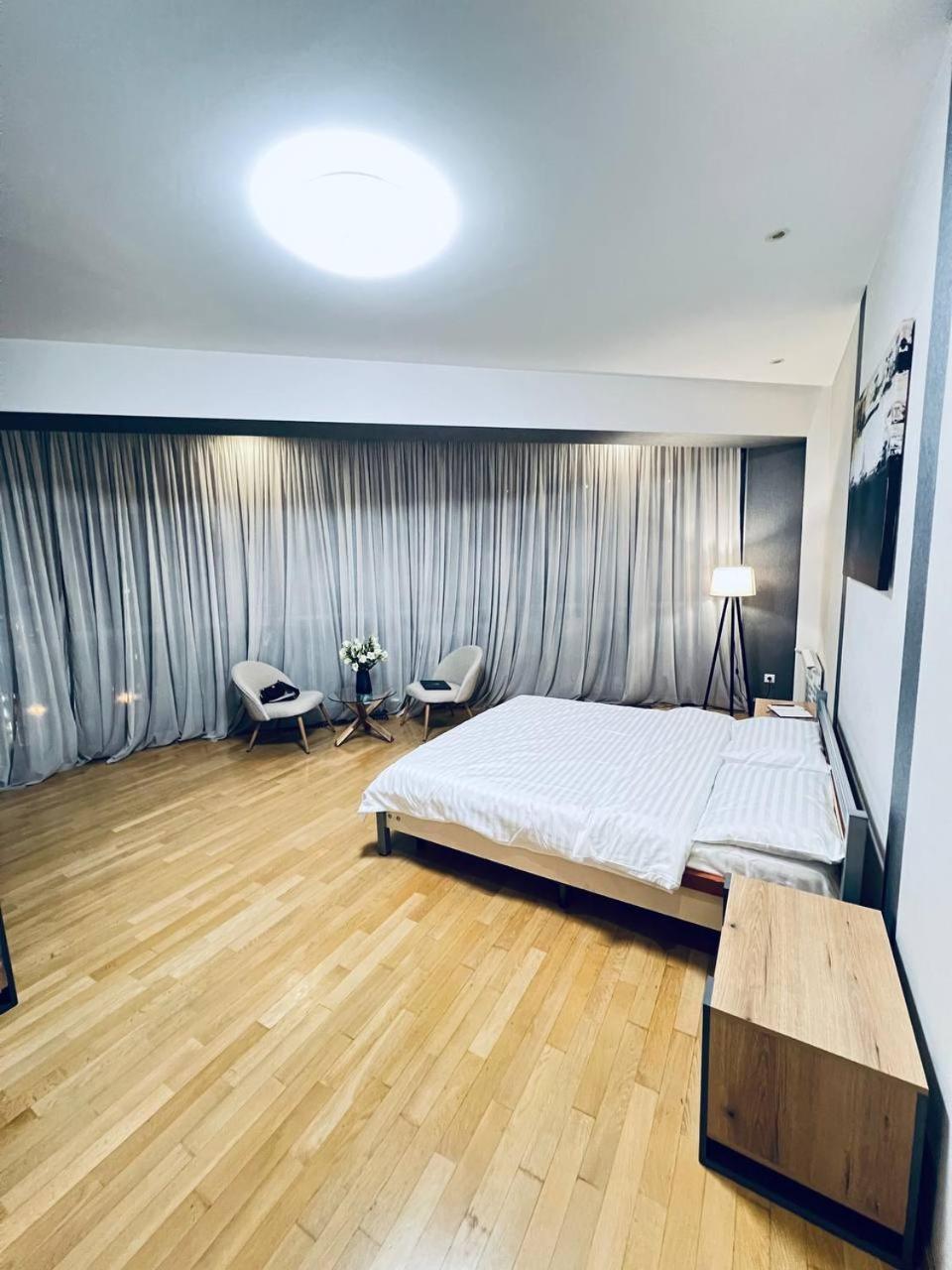 Apartments Tsekhova 1 Street Lviv Exterior photo
